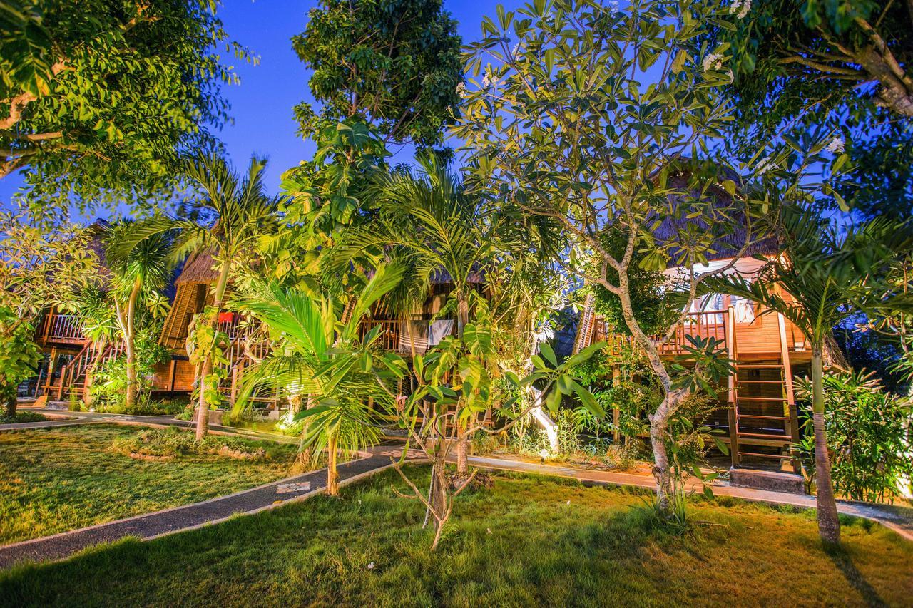 Lotus Garden Huts 3*